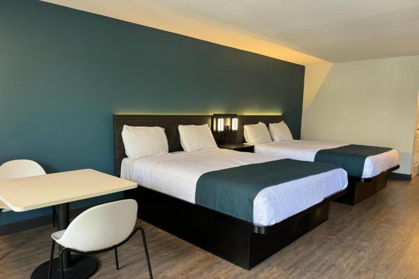 2 Queen Beds  Non-Smoking Micfridge - foto 6