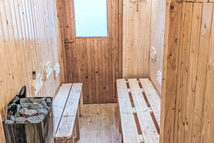 Roubenka u potoka - foto 21