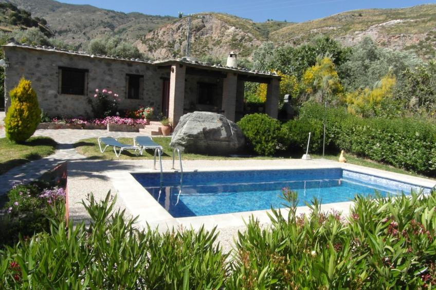 mit umzaunten Garten und privat Pool in der Nähe von Granada