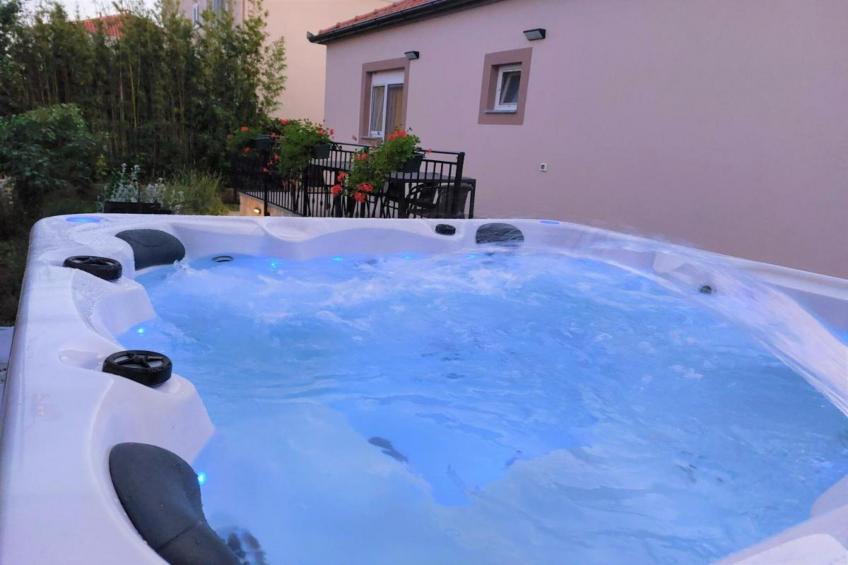 Mihael Holiday House - Three Bedroom Holiday Home with jacuzzi - foto 28