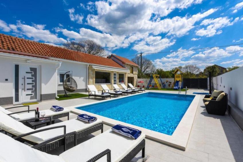 Villa Mare with heated pool and gym