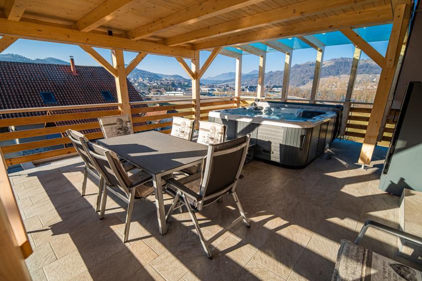Relaxing Retreat with Hot Tub in Sevnica - Three Bedroom Apartment - foto 40