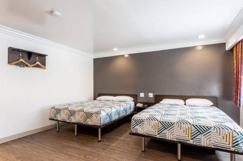 2 Queen Beds  Non-Smoking Kitchen - foto 35