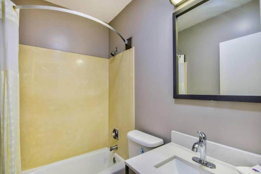 1 King Bed  Mobil Access Tub Nsmk Micfridg - foto 16