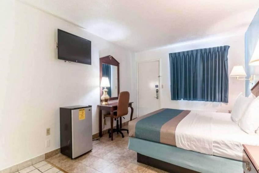 1 King Bed  Non-Smoking - foto 12