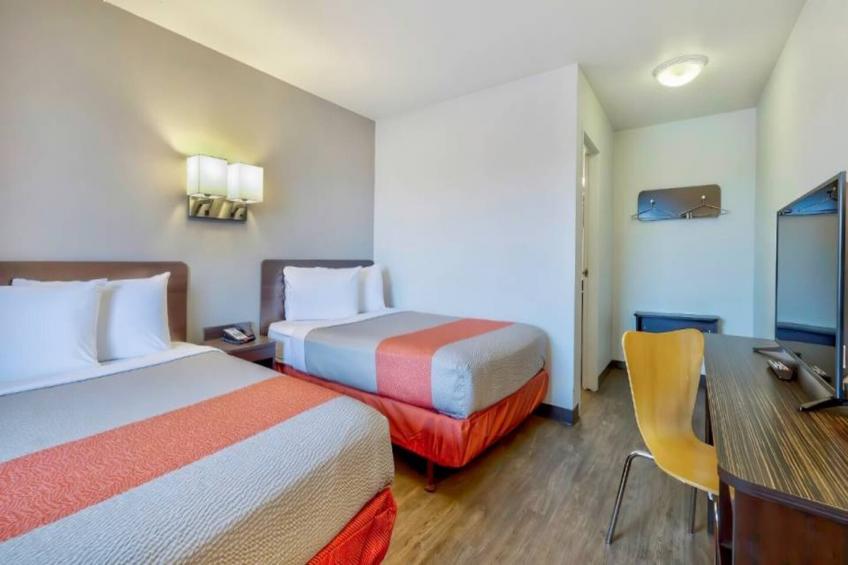 2 Queen Beds  Micfridge - foto 4