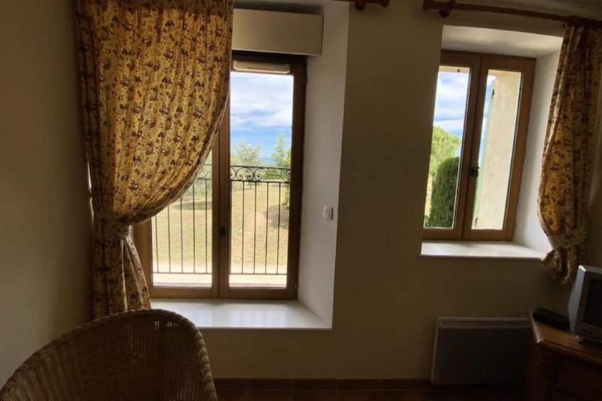 04b5 : Beau Studio Dans Un Mas Provençal - Piscine - foto 16