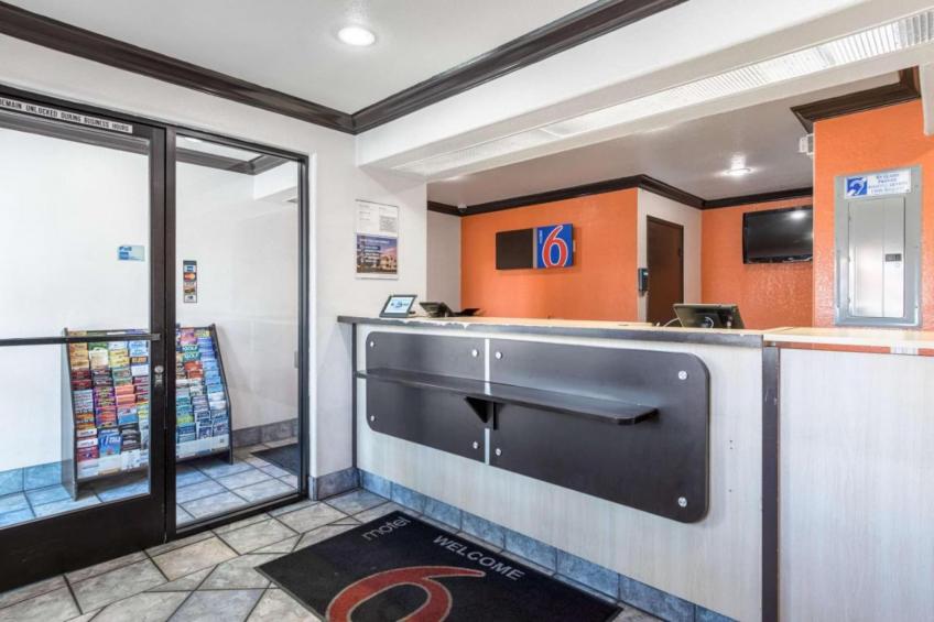 2 FULL BEDS  NON-SMOKING MINI FRIDGE - foto 18
