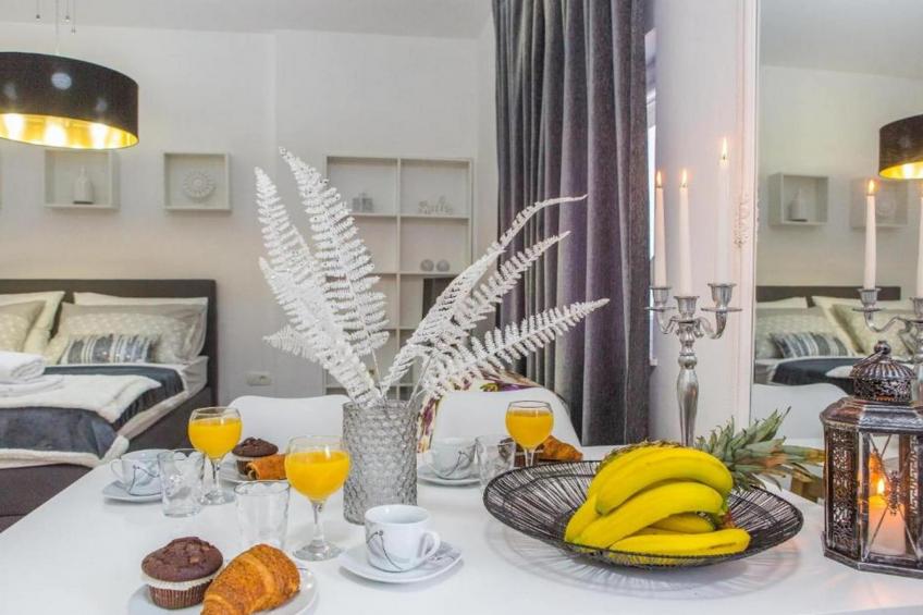 Charming Villa with Outdoor Pool, BBQ, and Sun Deck in Tranquil Kaštela Area - Five bedroom Villa - foto 28