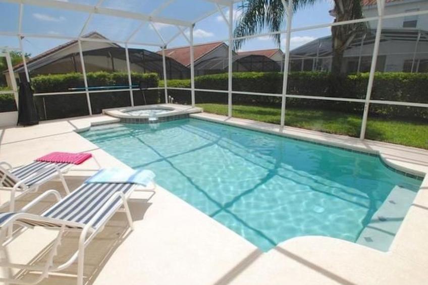 Geräumige Familienvilla mit privatem Pool und Spa in Südwestlage