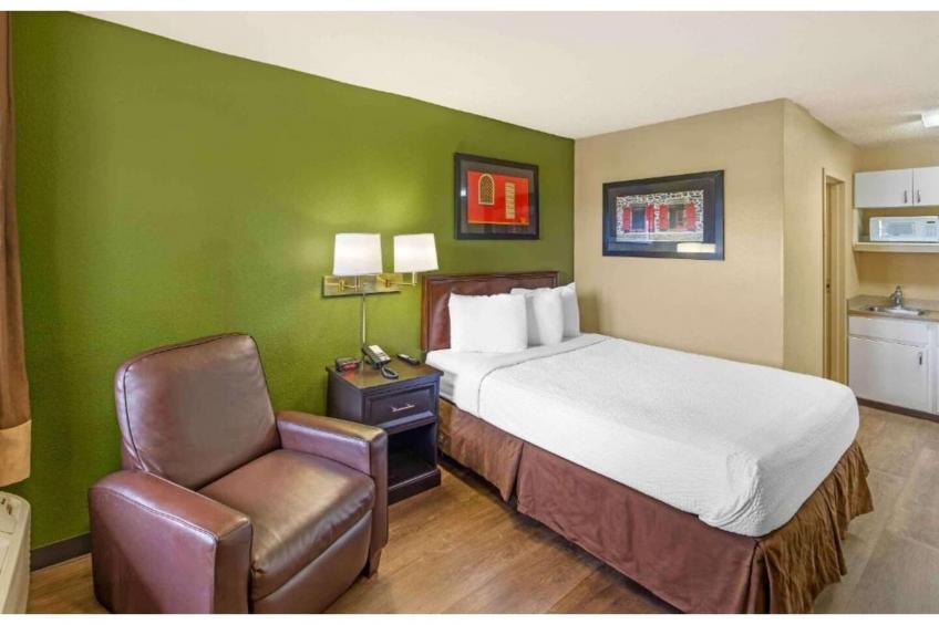 1 Queen Bed | Non-Smoking, Kitchen - foto 20