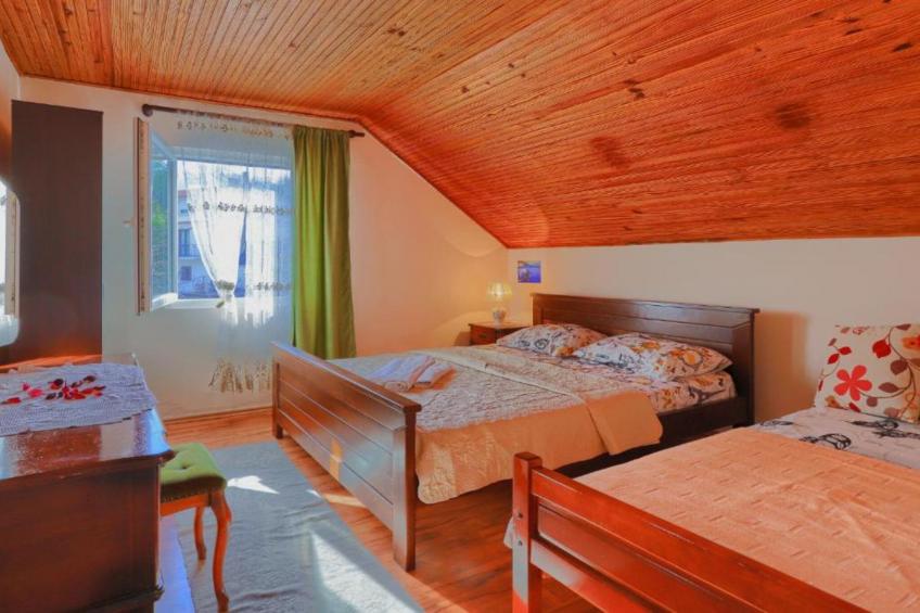 Charming Kotor Bay Retreat Just Steps from the Beach - Two Bedroom Apartment With Sea View - foto 8