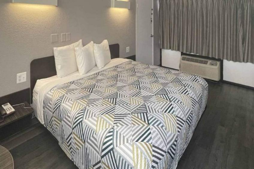 1 King Bed  Non-Smoking - foto 2