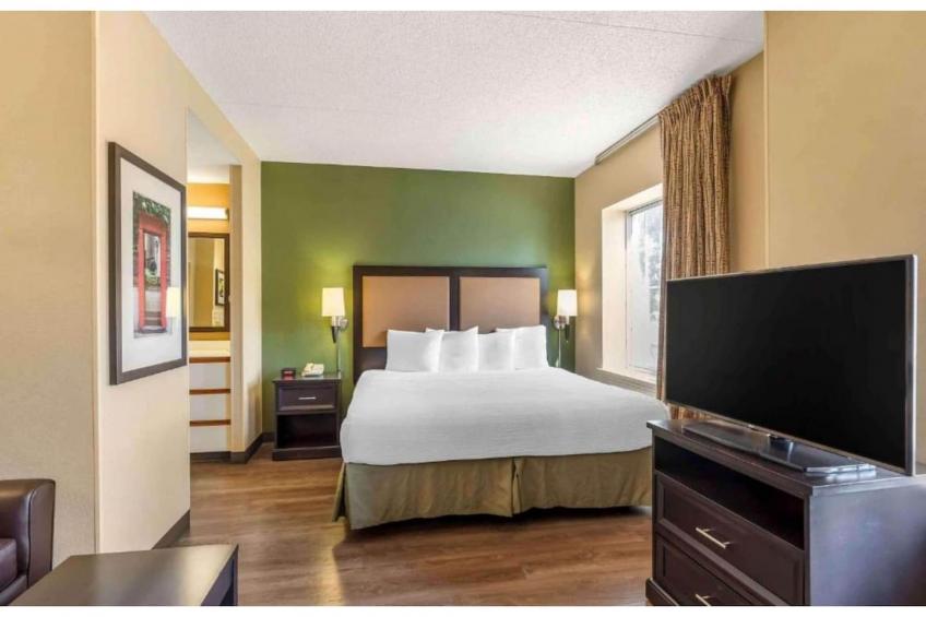 1 King Bed  Non-Smoking Kitchen - foto 20