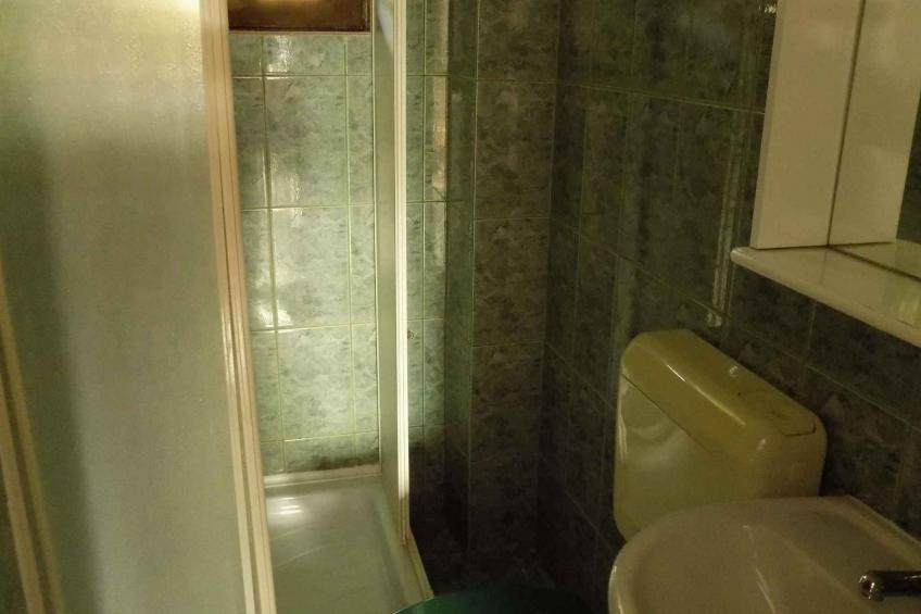 Vakantiewoning met een 30 m² groot terras met uitzicht op de tuin - BF-JRW8 - foto 17