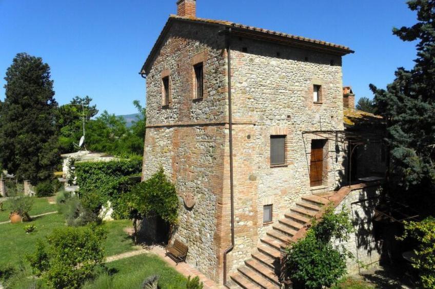 auf zwei Etagen mit eigener Laube