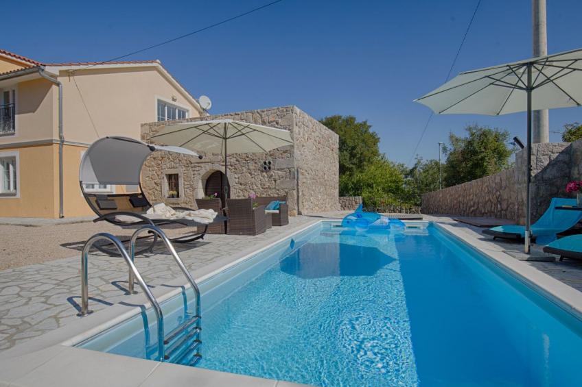 Luxuriöse Villa mit Pool, großem mediterranen Garten und Kinderspielplatz. - foto 16