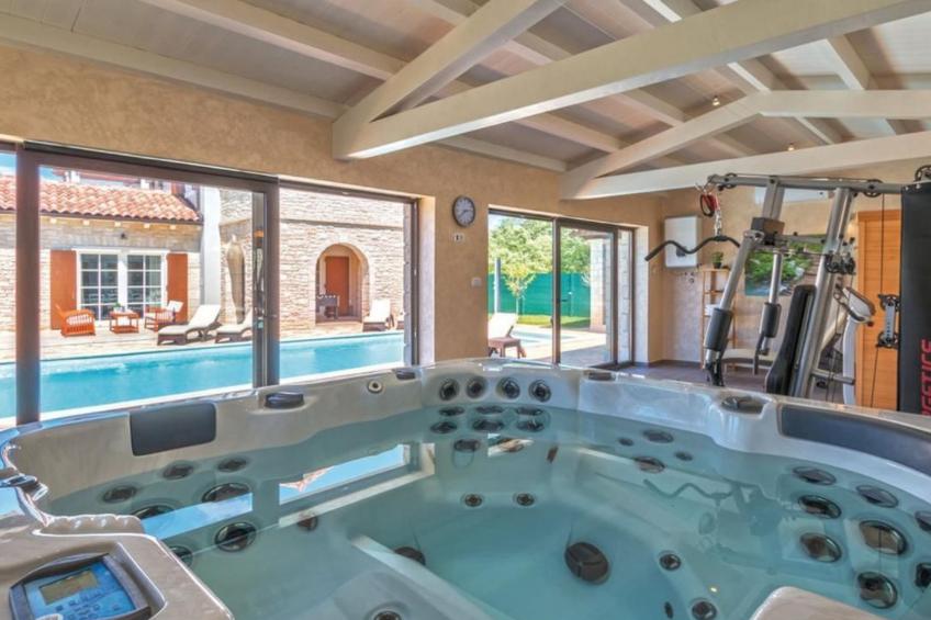 mit Whirlpool und Sauna