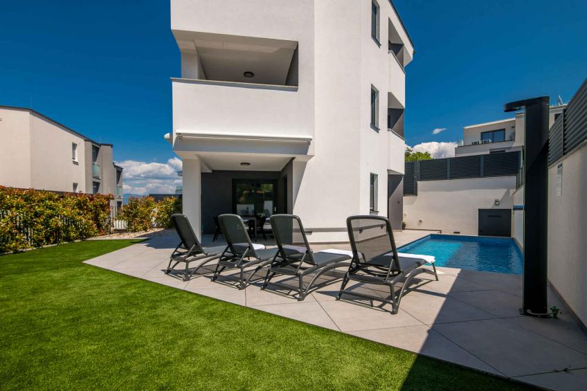Holiday apartment with pool and air conditioning - BF-T7Z66