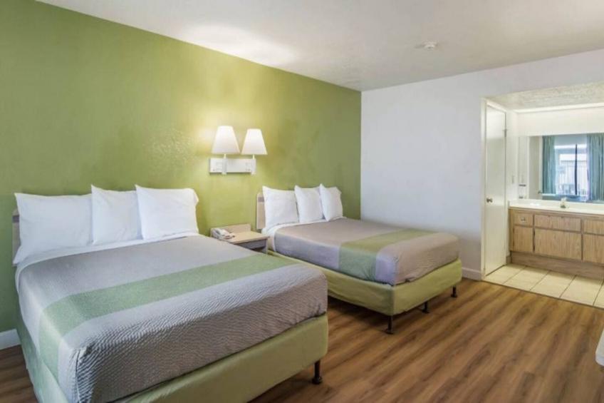 2 Queen Beds  Smoking - foto 15