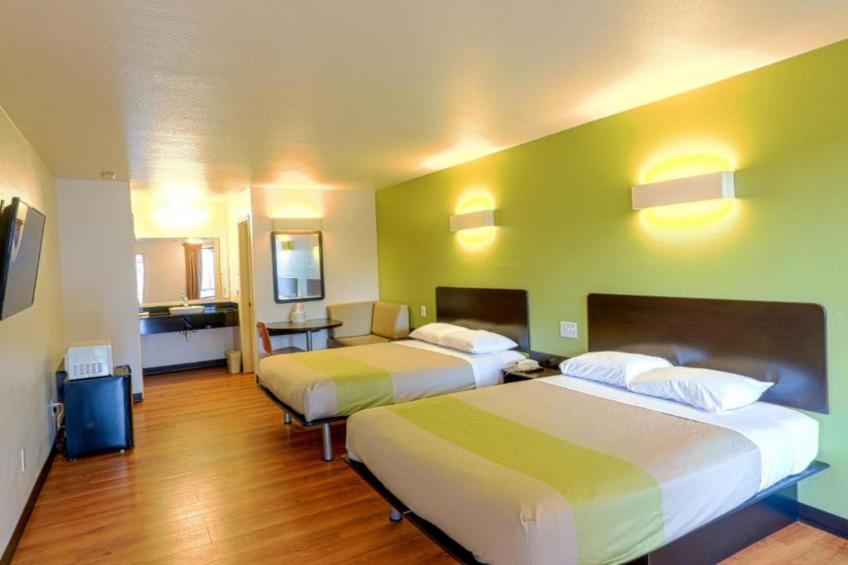 2 Queen Beds  Smoking Micfridge - foto 2