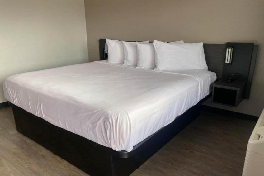 1 King Bed  Non-Smoking - foto 21