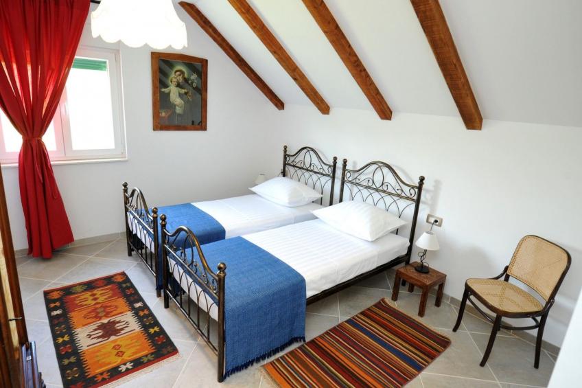 Alleinstehendes Ferienhaus mit Swimmingpool - foto 24