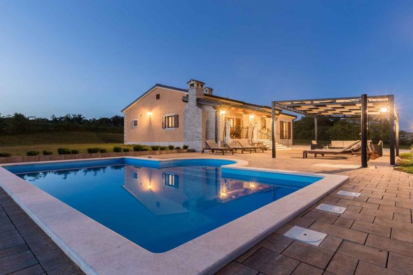Villa met airconditioning en zwembad - BF-Y4G8Y