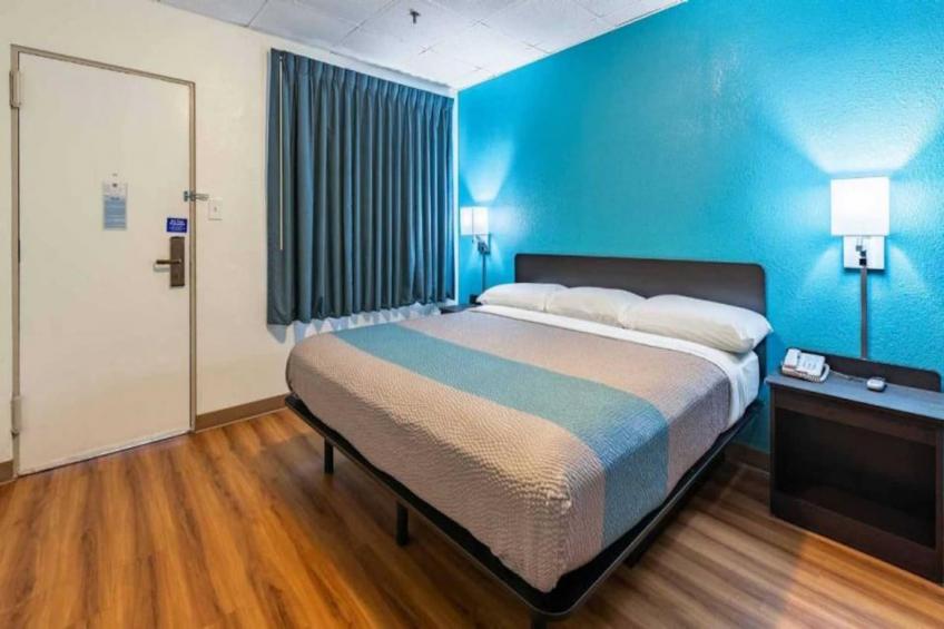 1 Queen Bed  Smoking - foto 12