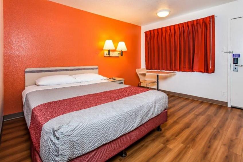 1 King Bed  Non-Smoking - foto 20