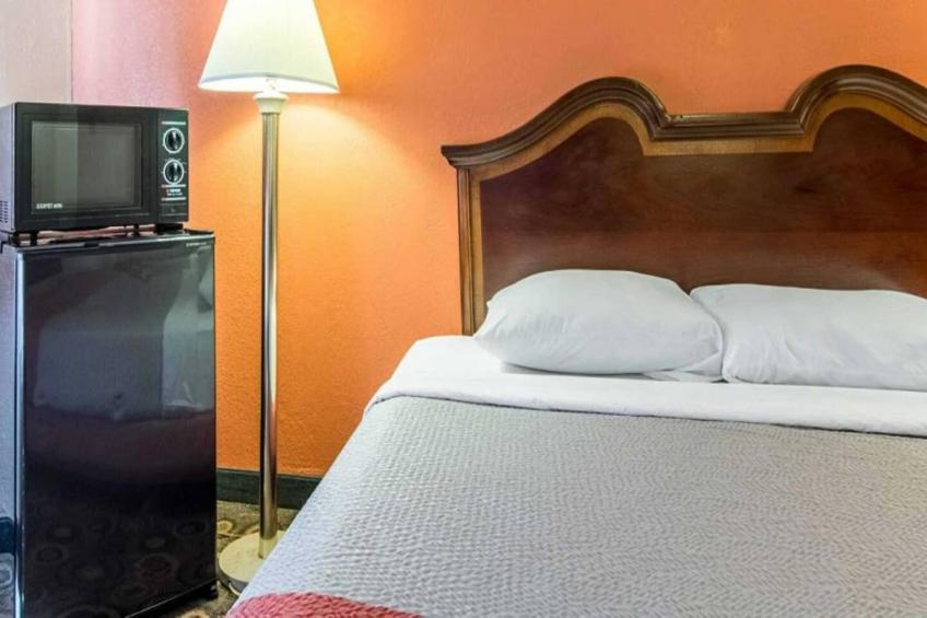 1 King Bed  Smoking Micfridge - foto 5