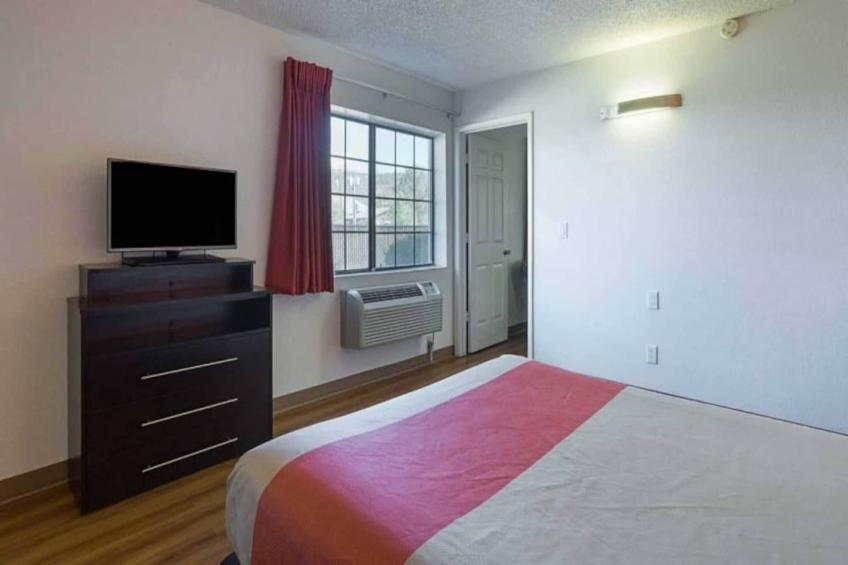 1 Queen Bed  Non-Smoking - foto 7