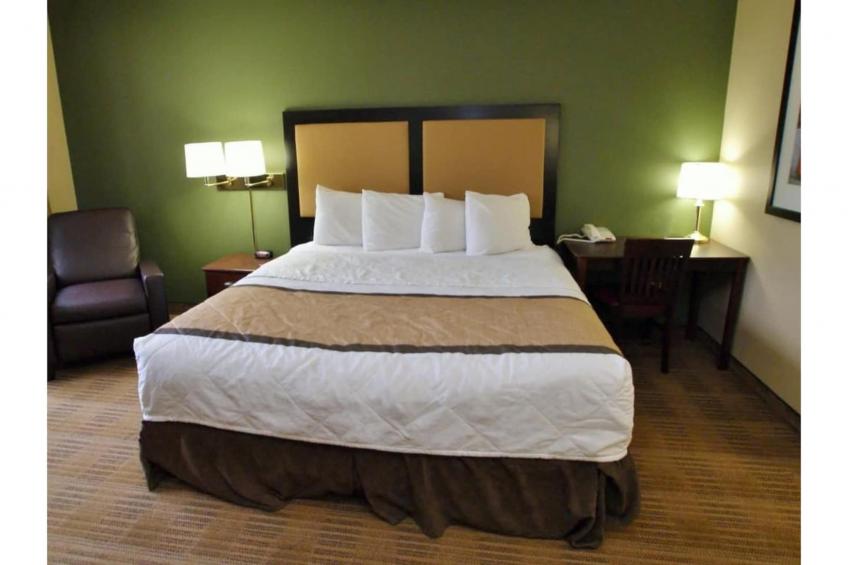 1 King Bed | Non-Smoking, Kitchen, Shower - foto 15