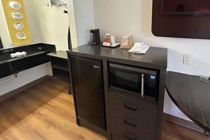 2 Queen Beds  Suite Non-Smoking Micfridge - foto 25