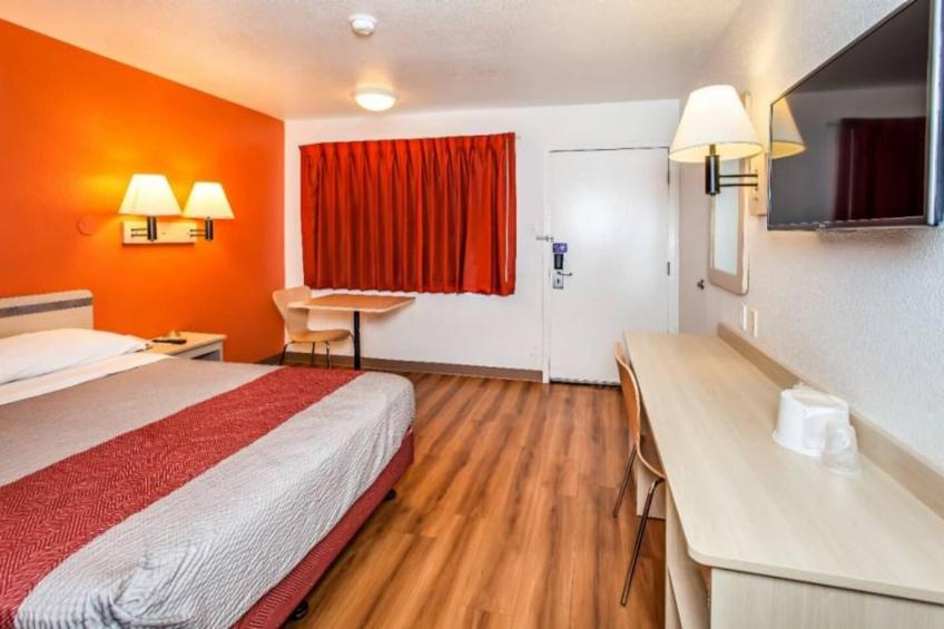 1 Queen Bed  Non-Smoking - foto 14