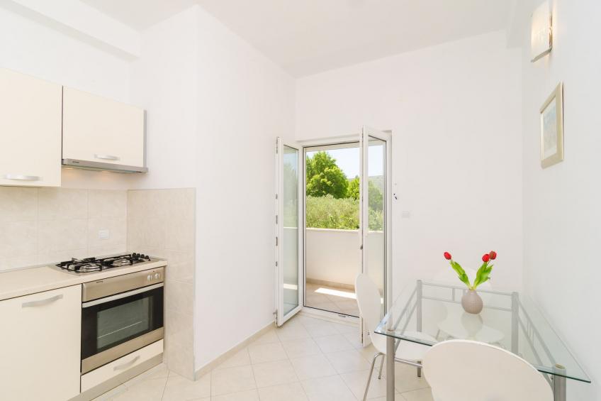 Apartments & Rooms Barišić - Studio Apartment with Balcony and Garden View (First Floor)-APT 2 - foto 7