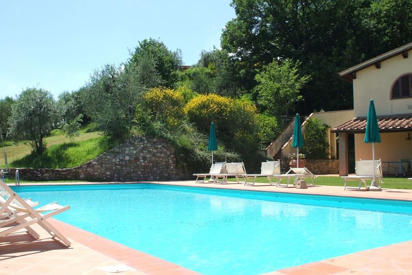 Anwesen mit Terrasse - foto 9