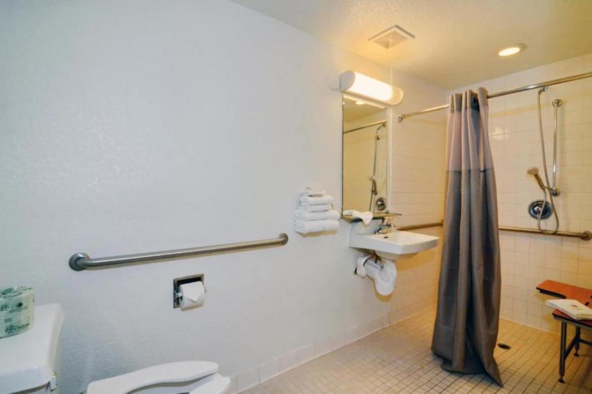 2 Full Beds  ADA/RI Shower/Mini Fridge - foto 21