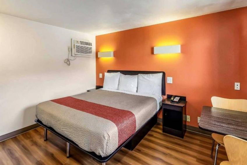 1 King Bed  Non-Smoking - foto 9