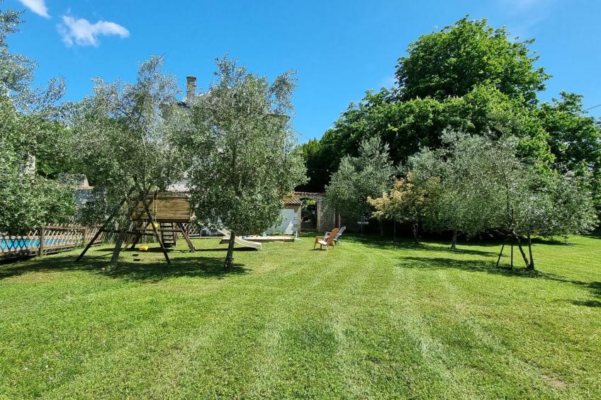 8-Zimmer-Schloss mit Pool und eigenem Park - foto 16