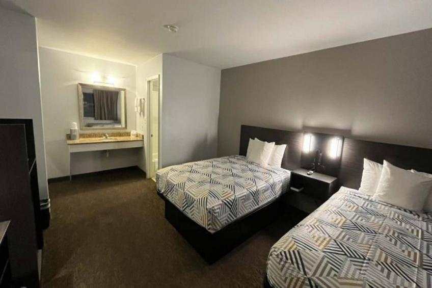 2 Full Beds  Non-Smoking Micfridge - foto 4