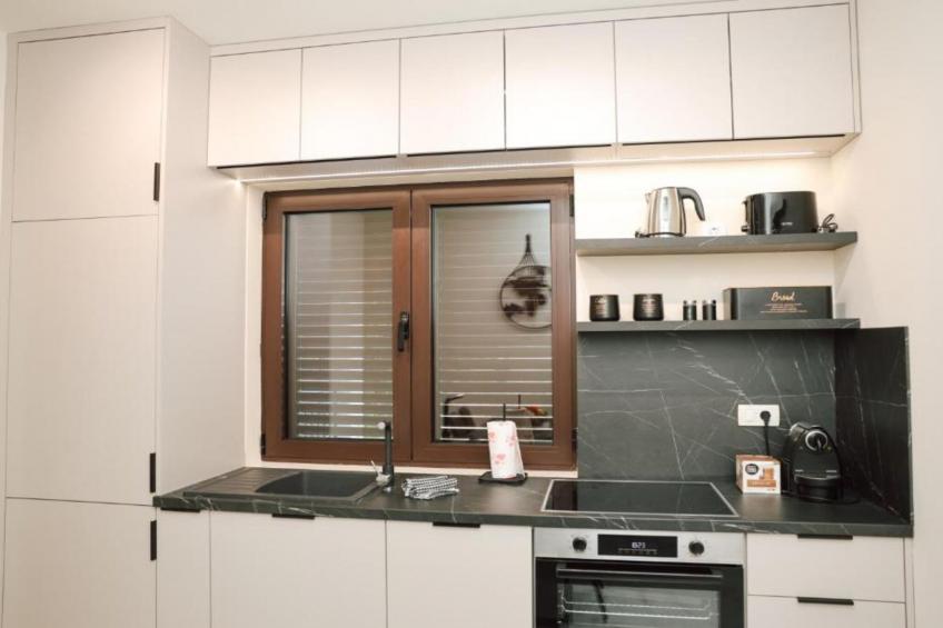 Stylish Apartment with Modern Elegance in Herceg Novi Area - Deluxe One Bedroom Apartment with Terrace - foto 11