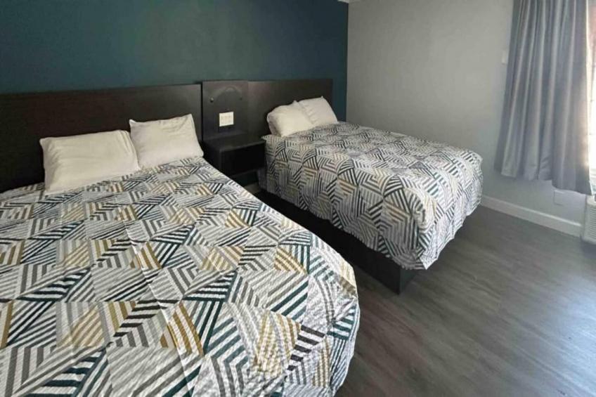 2 Queen Beds  Non-Smoking Micfridge - foto 3
