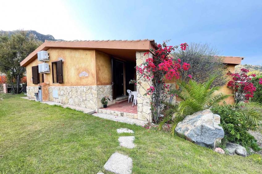 Holiday house with terrace and garden furniture - BF-VJYY