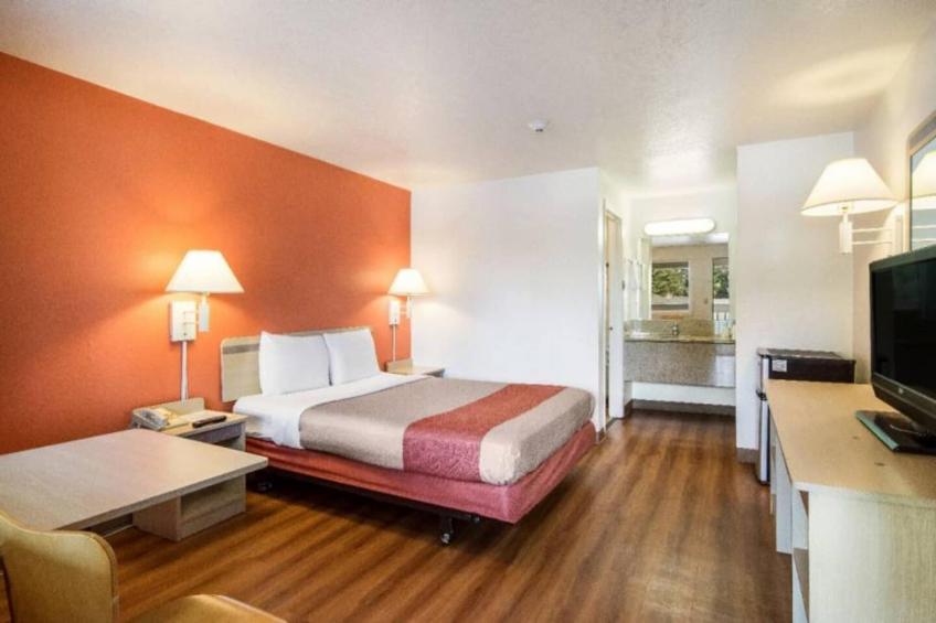 1 Queen Bed  Non-Smoking - foto 5