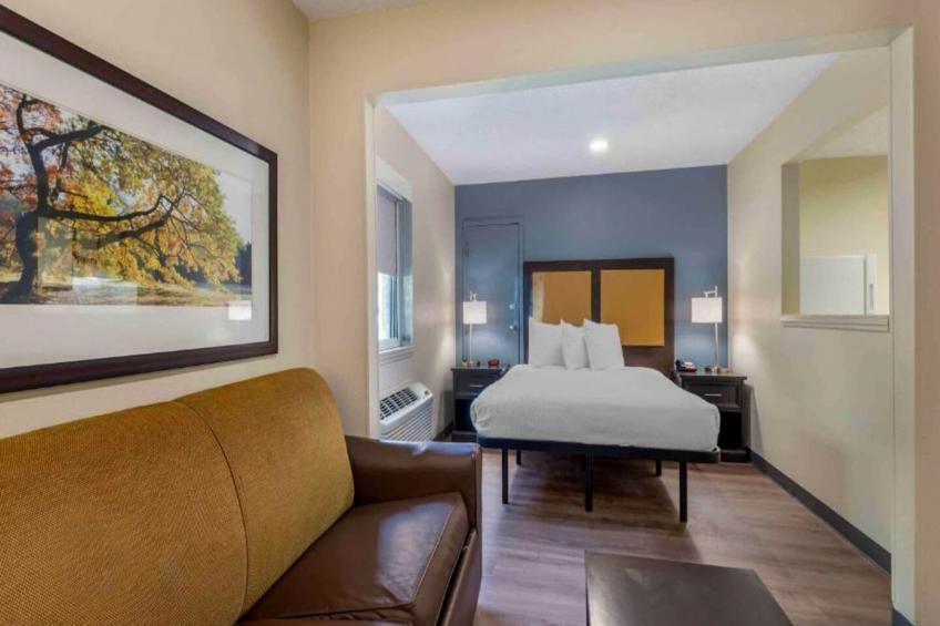 1 Queen Bed | Non-Smoking, Micfridge, Sofa-Bed - foto 33