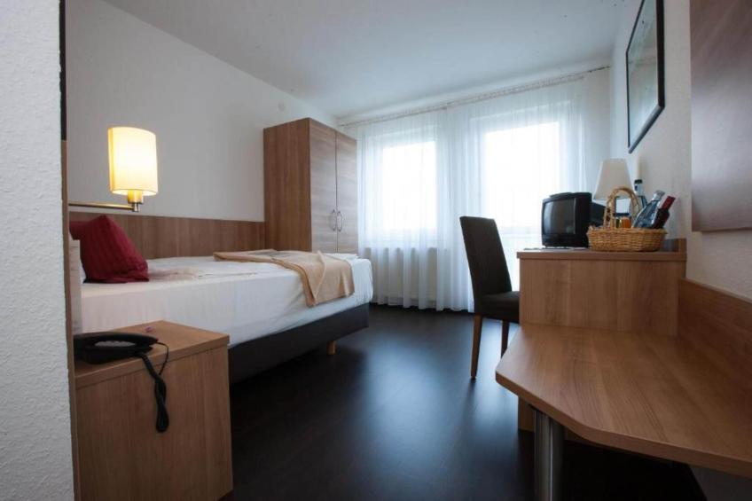 Stuttgart Großbettlingen by Belvilla Single Room - foto 22