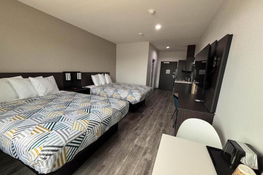2 Queen Beds  Non-Smoking Kitchen - foto 4