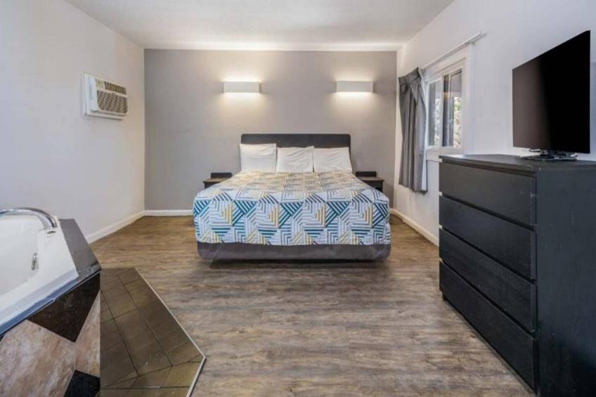 1 Full Bed  Mobility Access RI Shwr Nsmk - foto 20