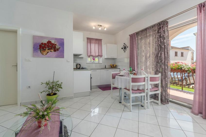 Vakantiewoning met terras en airconditioning - BF-6HK93